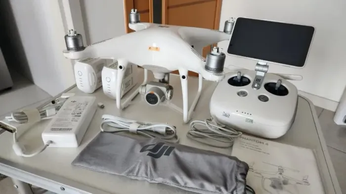 Drone Dji Phantom 4 Pro V2 4k 2 Baterias Tela Case Acessórios Zerado