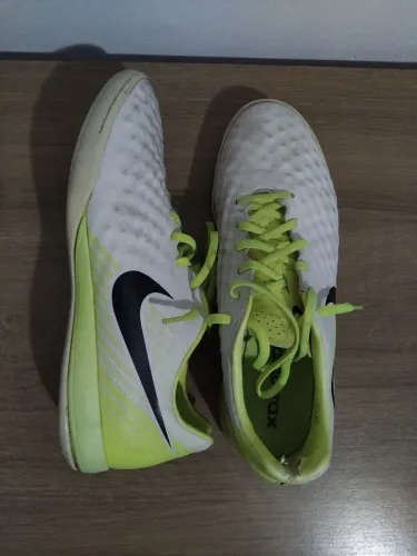 Chuteira Nike Magistax 42