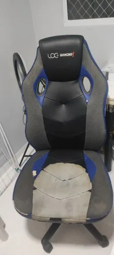 Cadeira gamer com detalhes