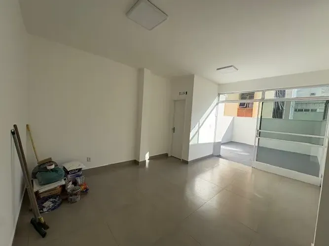 Sala com varanda e vaga de garagem