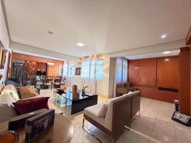 Apartamento à Venda com 04 Quartos no Centro de Divinópolis MG.
