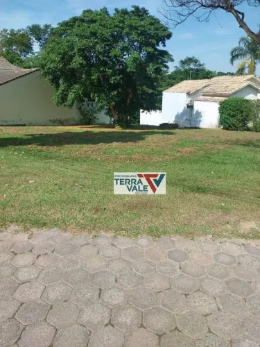 Terreno de esquina em Condomínio Nova Cachoeira