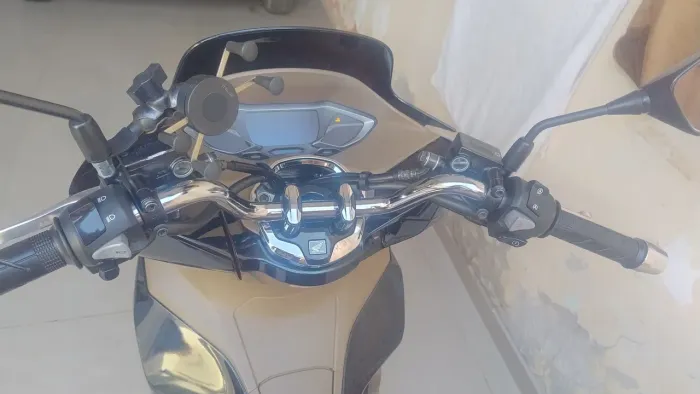 Vendo PCX DLX 160, a mais completa.