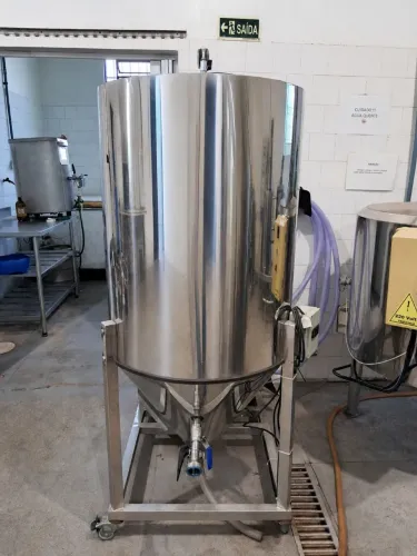 Fermentadores e panelas para cervejaria 