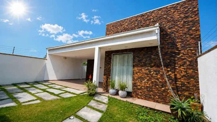 Casa com 3 suítes, 200 m², PISCINA AQUECIDA, mobiliada, ar-condicionado e energia solar