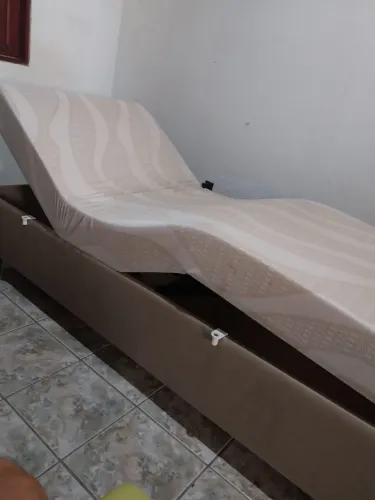 Cama articulada Pilati Centauro, motorizada, bege + colchão casca de ovo. R$3.000. ?