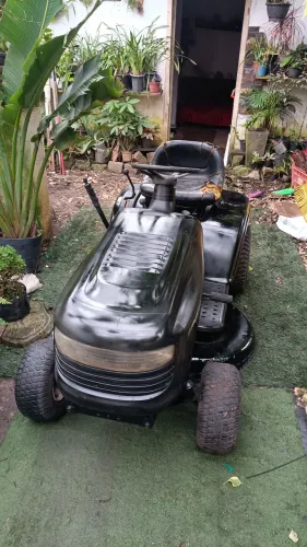 Trator cortador de grama MURRAY 
