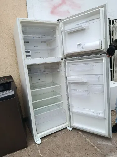 Vendo geladeira Eletrolux Frost Tamanho Grande