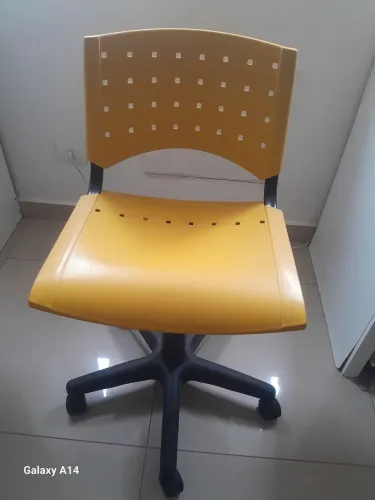 Cadeira giratória PVC