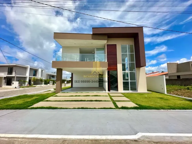 Casa com 05 quartos e piscina, Massagueira