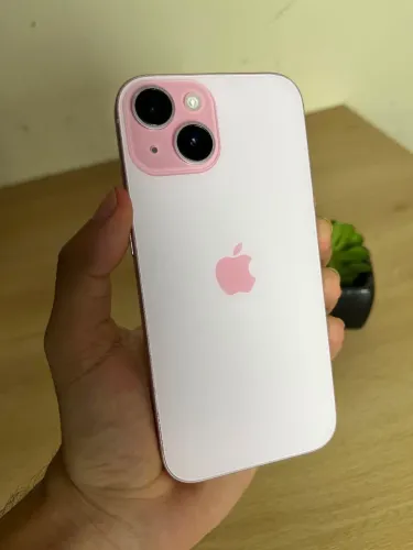 iPhone 15 rose