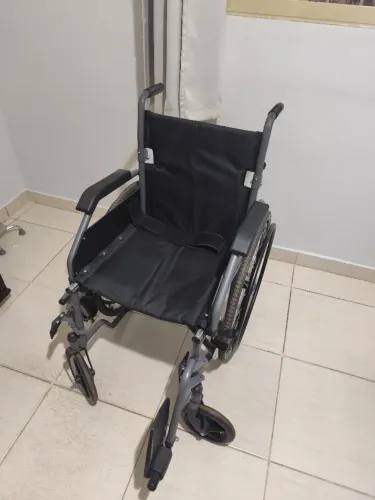 Cadeira de rodas (NOVA)