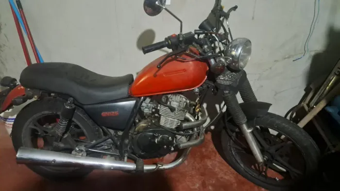 Suzuki intruder 125 (motor parou por falta de óleo)