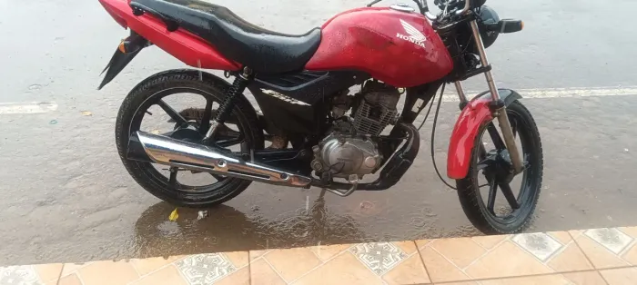 Vende-se esta moto