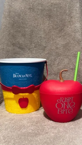 balde e copo de cinema temáticos branca de neve