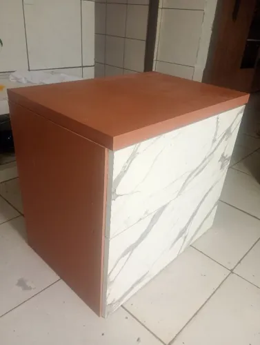 Vendo este balcão com vidro para banheiro