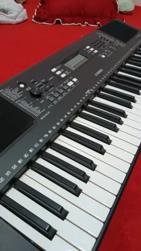 Teclado Yamaha - 61 Telas (usado) em Ótimo estado!