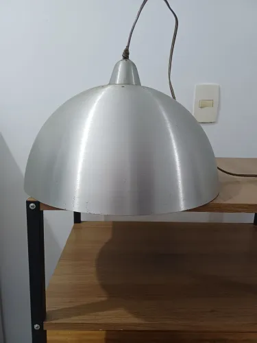 Lustre de metal prata acizentado