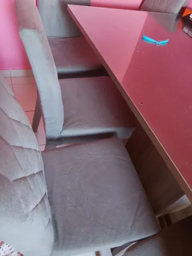 Mesa com 6 cadeiras