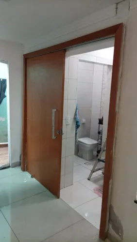 Vende se Porta de correr de Madeira