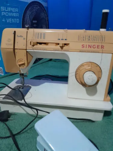 Máquina de costurar singer