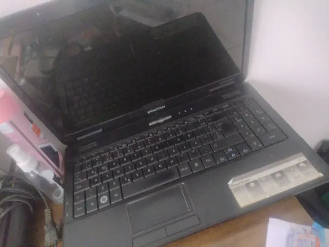 Notebook usado tem umas mancha mais dá pra usa 