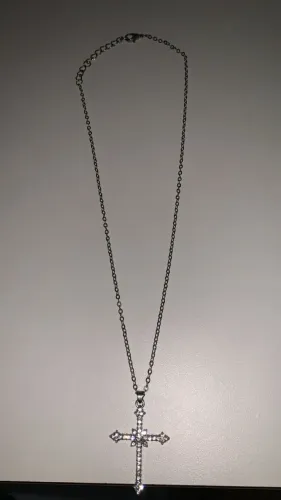 CORDÃO FEMININO EM AÇO COM PINGENTE CRAVEJADO