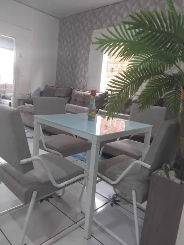 Mesa com 4 cadeiras com tampo d vidro