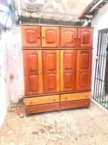 Guarda roupa de casal madeira angelim pedra semi novo pra vim buscar aqui em prazeres 