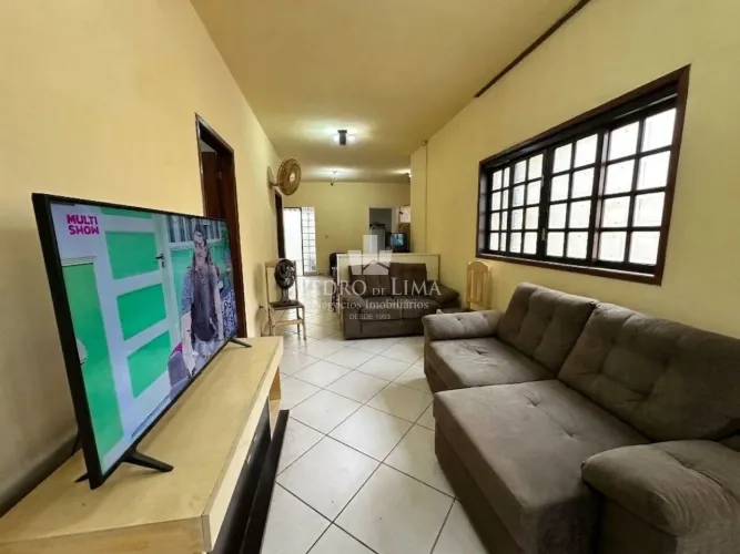 Casa Térrea 2 dormitórios, corredor lateral, quintal e 2 vagas na Penha