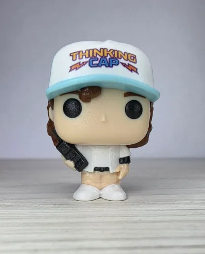 Miniatura Stranger Things Kinder Joy Funko - Dustin - Coleção Europa