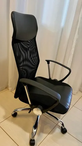 Cadeira de Escritório Preta - Base Cromada