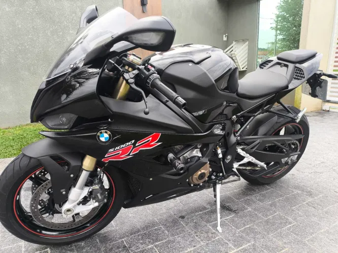BMW S1000 RR ano 2022 em estado de zero