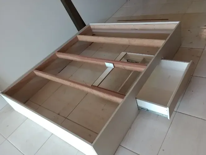 Vende-se cama box de casal de MDF Feito em marcenaria Estrado de madeira!!