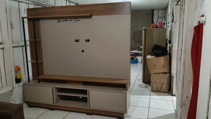 Painel para Tv com rack - lindo e novíssimo serve até para tv de 65 polegadas cor marrom