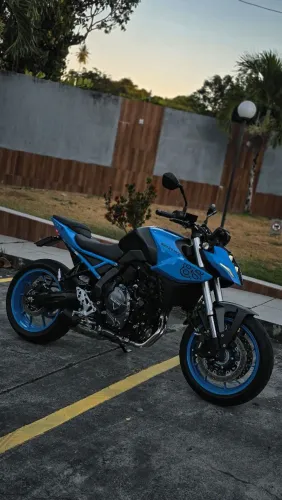 GSX8S mto muito nova bem cuidadau