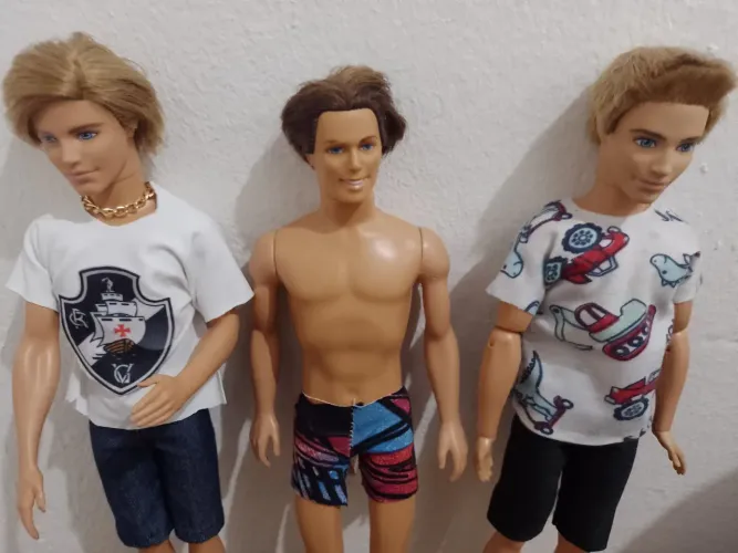 Bonecos Ken R$ 30,00