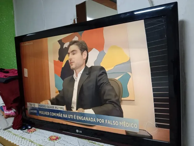 Televisão tela fina