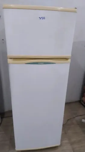 Geladeira Consul Duplex Tá semi-nova muito bem conservada funcionando perfeitamente só 750