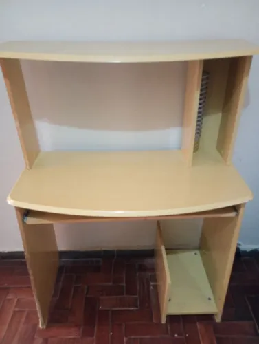 Vende-se mesa de computador