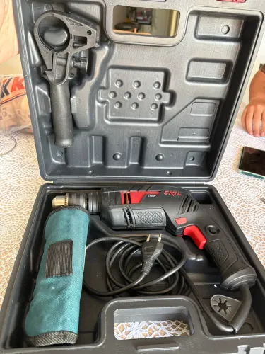 Furadeira skil + kit de broca e engates de parafusadeira
