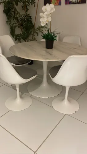 Vendo mesa de jantar com 4 cadeiras saarinen Tok Stok