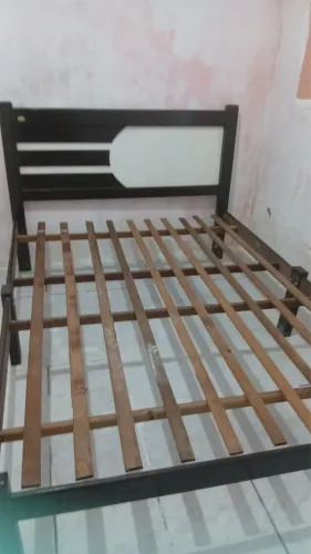 Cama casal madeira maciça seminova 350$