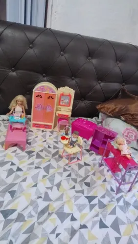 Mobília da Barbie com bonecas e boneco