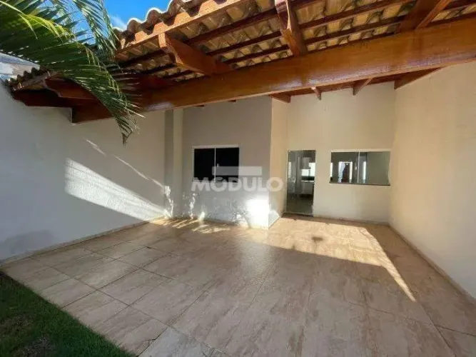 Casa residencial disponível para locação no bairro Novo Mundo.
