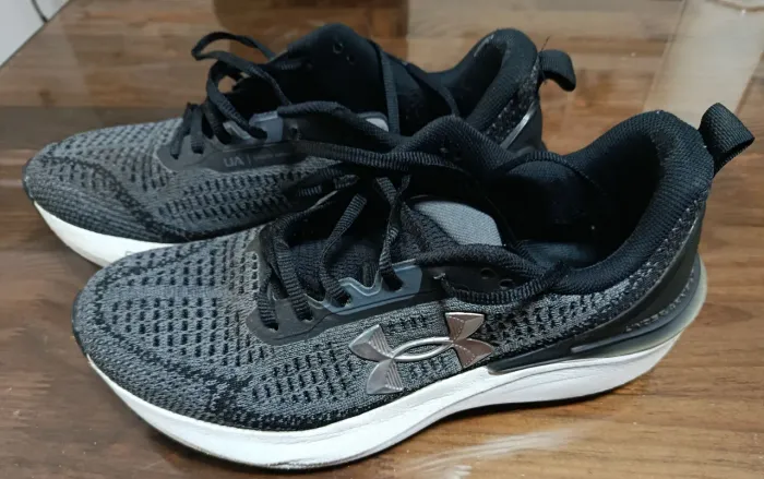 TÊNIS UNDER ARMOUR N. 39