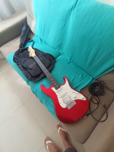 Guitarra Tagima Tw series + Amplificador Cube, Borne