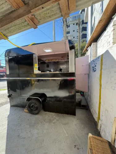 Vendo ou troco trailer de lanche 