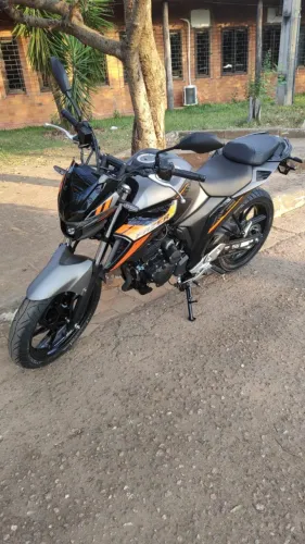 Yamaha FZ25 CONNECTED 2025 - Apenas 7.500 km - Muito Conservada