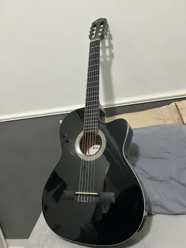 Violão preto 